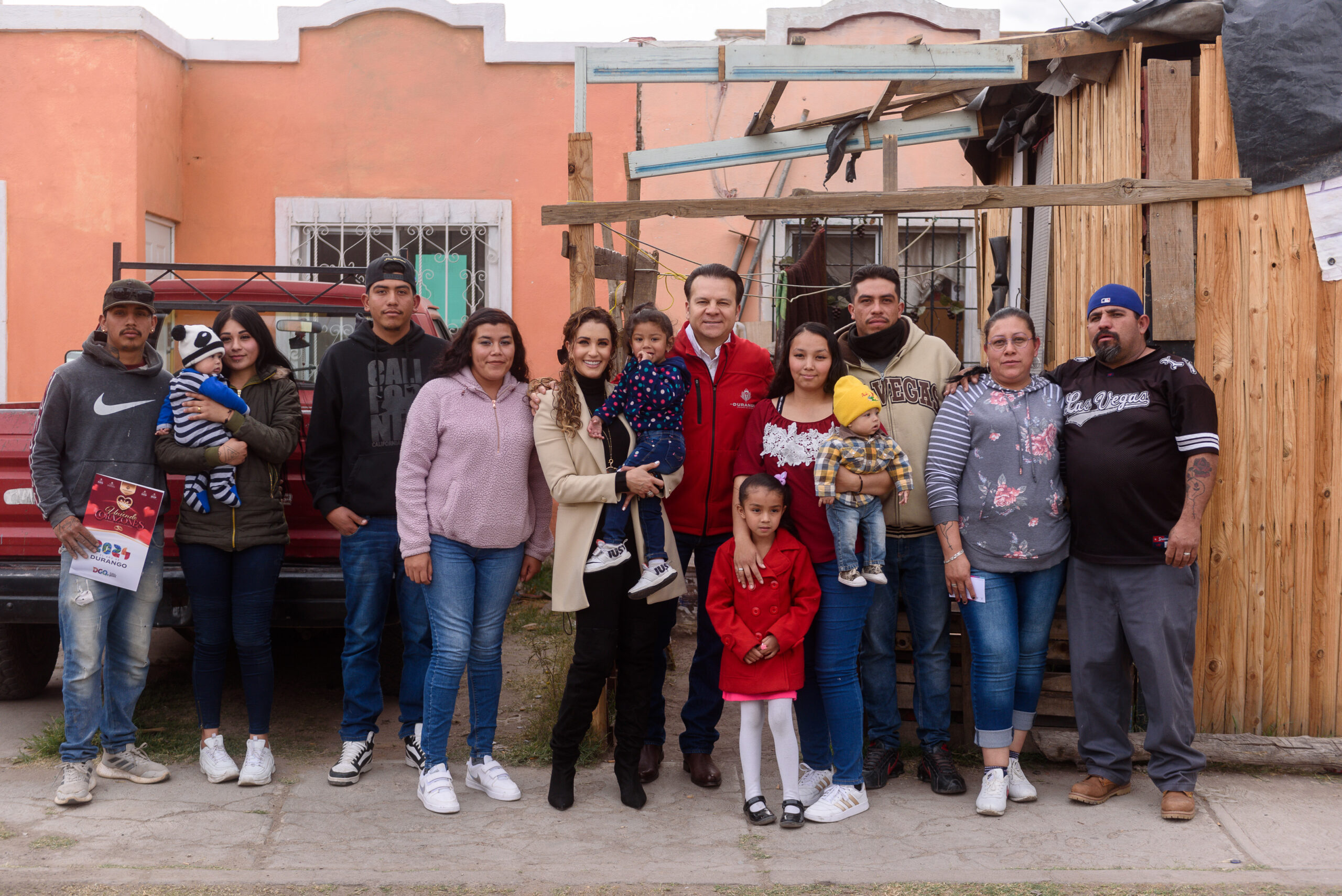 Marisol y Esteban hacen realidad los sueños de las familias duranguenses que más lo necesitan