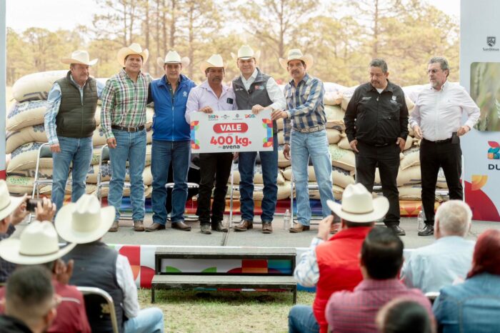 A tiempo para aprovechar las lluvias, lleva Esteban semilla de avena para mil 300 productores de Pueblo Nuevo, Durango y San Dimas