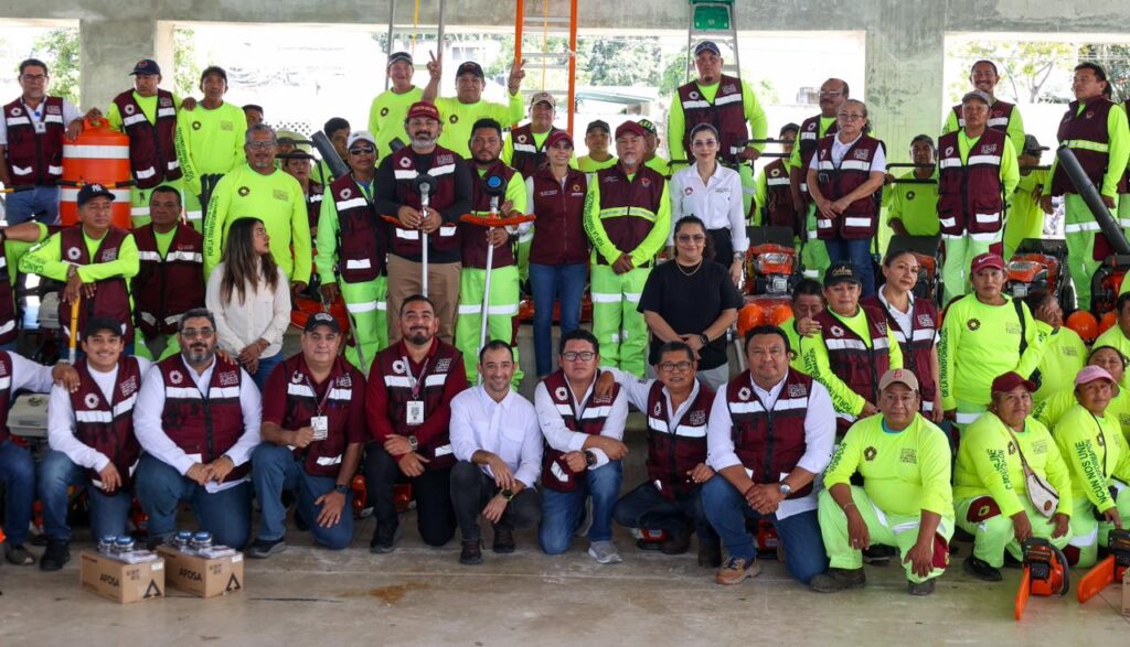 Fortalece Ana Paty Peralta al equipo de servicios públicos de Cancún ...